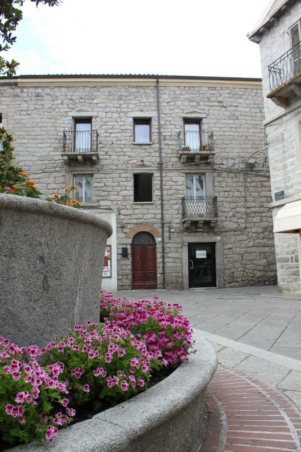 B&B Piazza Di L'Ara Tempio Pausania Εξωτερικό φωτογραφία