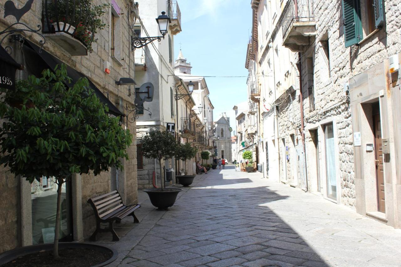 B&B Piazza Di L'Ara Tempio Pausania Εξωτερικό φωτογραφία
